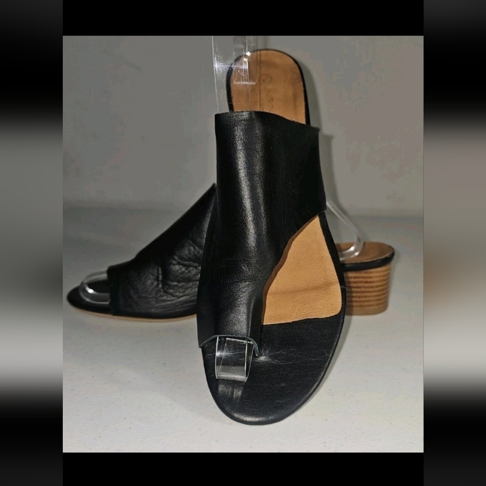 Unity In Diversity Comfortably Hip Black Soft Leather Sandals Size 42 -US 11.5
